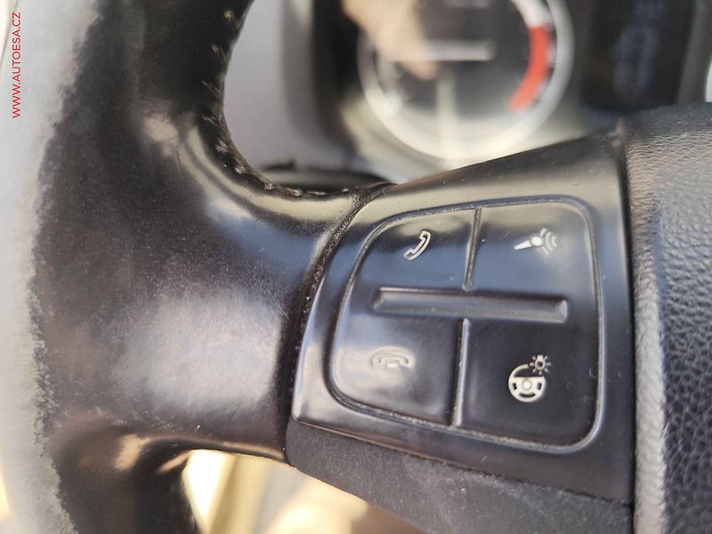 Škoda Octavia (2006) 1.9TDi, ČR, AC, park.čidla - fotka 15 z 17