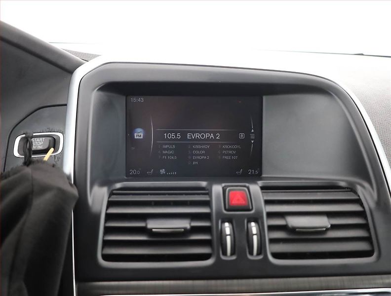 Volvo XC60 (2015) D3, Serv.kniha, Kůže, Navi - fotka 11 z 18