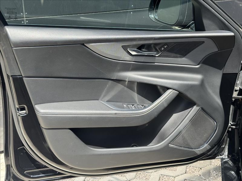 Jaguar XE 2,0 D180 R-Dynamic S AT DPH - fotka 25 z 31