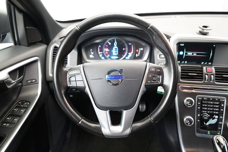 Volvo XC60 - fotka 17 z 29