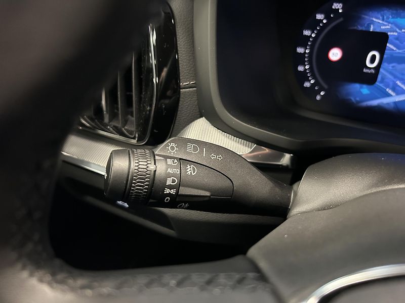 Volvo V60 (2025) ULTRA DARK DCT LED Panora HUD - fotka 18 z 43