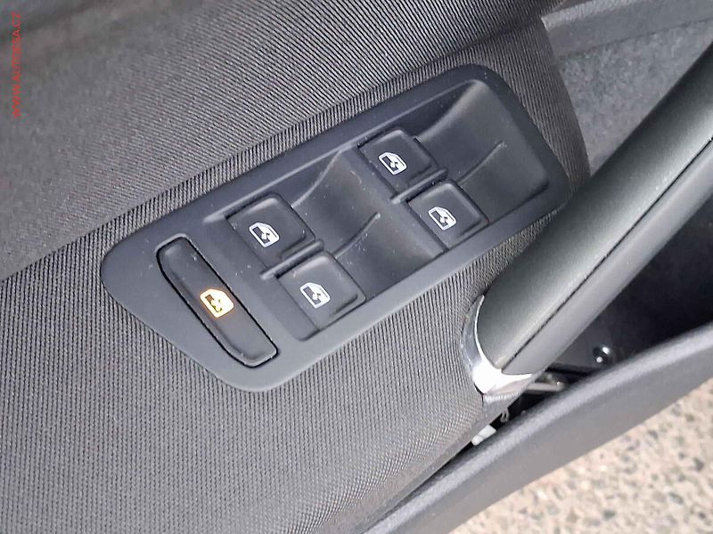 Volkswagen Golf (2018) 1.5 TSi, Sound, kamera - fotka 11 z 18
