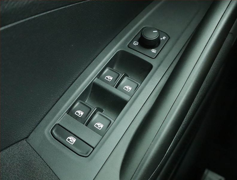 Škoda Fabia (2022) Ambition 1.0 TSI, Serv.kniha - fotka 14 z 15