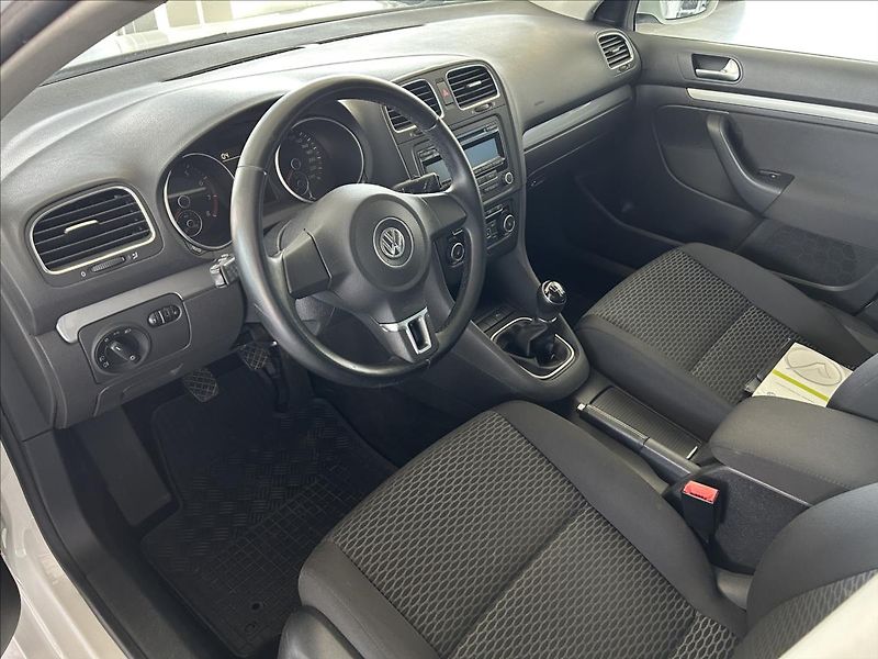 Volkswagen Golf 1,2   TSI 77kW,SERVISKA - fotka 7 z 20