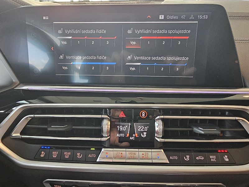BMW X5 M50i - fotka 31 z 36