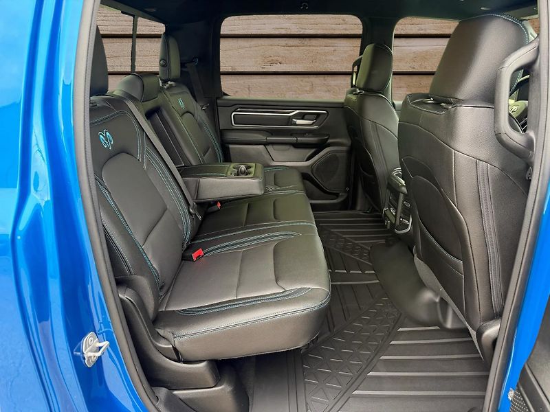 Dodge RAM (2022) +HYDRO BLUE+LOOK26+OFFR.PAKET+ - fotka 11 z 22