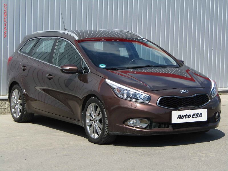 Kia Ceed (2012) 1.6 GDi, Spirit, AT, xenon - fotografie inzerátu