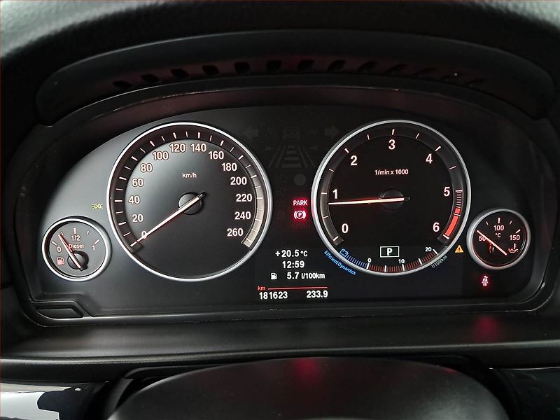 BMW Řada 5 (2012) 520d, Automat, Kůže, Navi - fotka 11 z 23