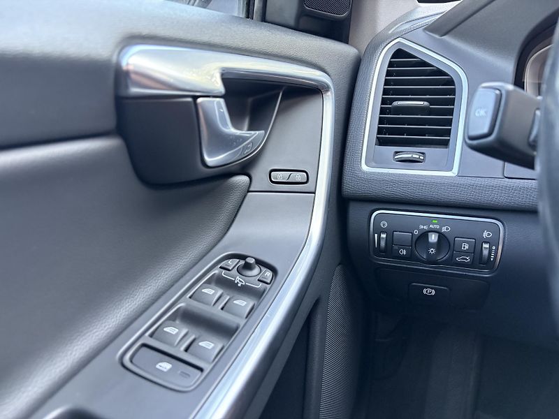 Volvo XC60 (2016) 2.0 D3 110kW AT8/152tkm/SERVIS - fotka 23 z 31