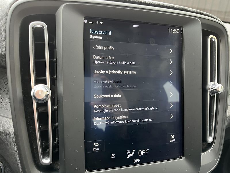 Volvo XC40 D3 Automat ČR 1.majitel - fotka 44 z 45