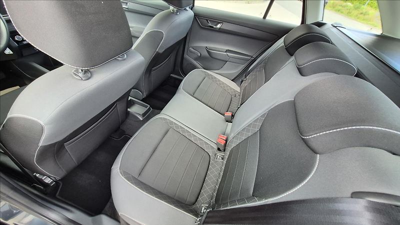 Škoda Fabia 1,0 TSi 70 Kw kombi Ambition - fotka 10 z 23