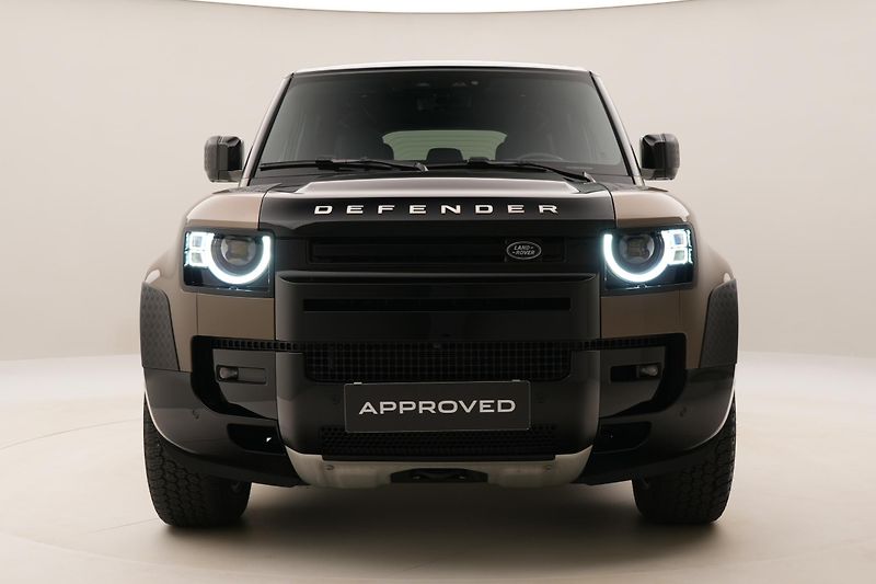 Land Rover Defender 110 D300 X AWD AUT CZ - fotka 15 z 55