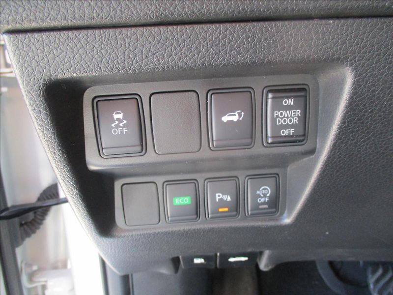 Nissan X-Trail 1,6 dCi 130 Tekna Automat Pano - fotka 23 z 30