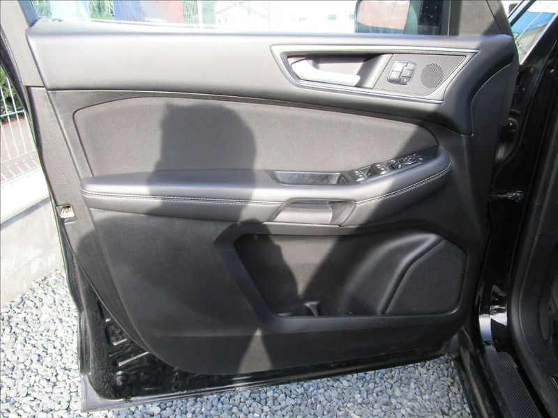 Ford S-MAX 1.5 EcoBoost, aut. klima, LED - fotka 16 z 44