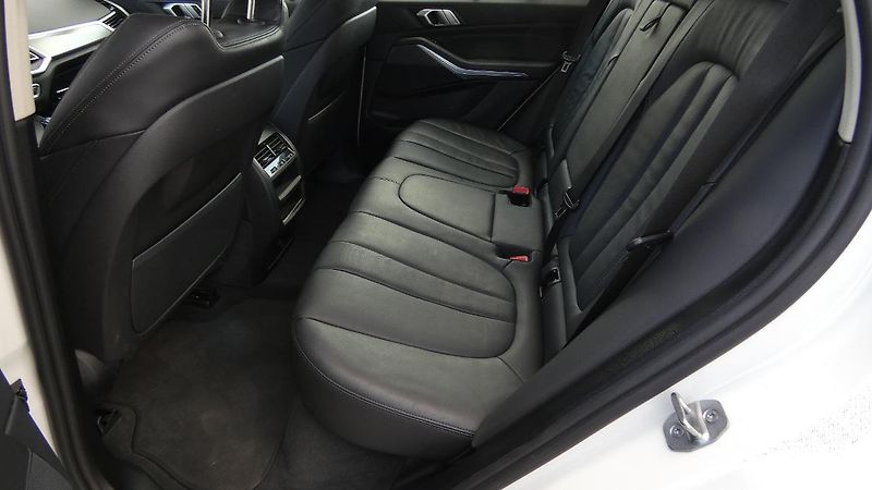 BMW X5 xDrive 40i - fotka 18 z 22