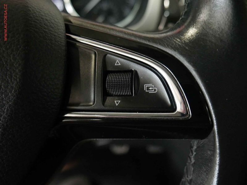 Škoda Rapid (2014) 1.2TSI, 1.maj, Xenon - fotka 13 z 18