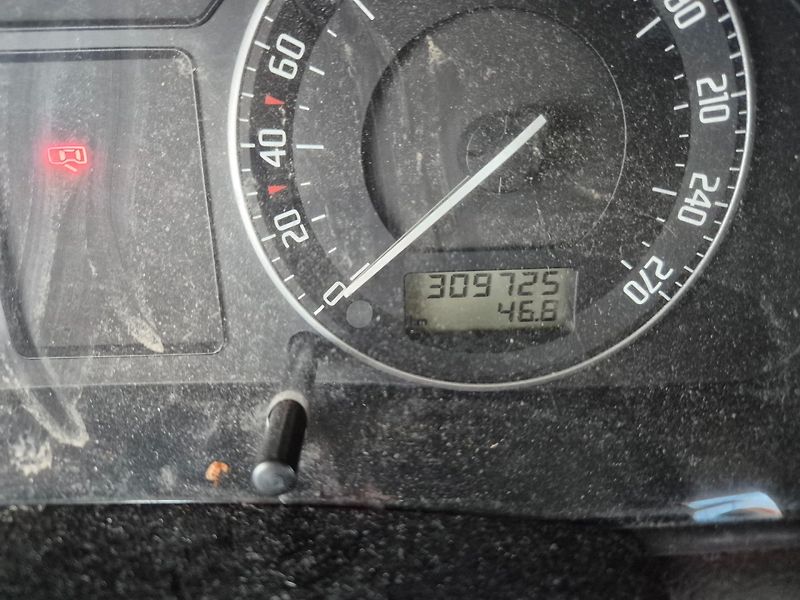 Škoda Superb (2007) 2.0tdi 103kw - fotka 21 z 26