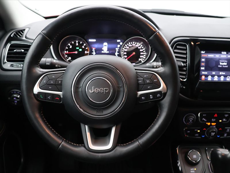 Jeep Compass 2,0 CRDI 125kW Aut 4WD Limited - fotka 16 z 31