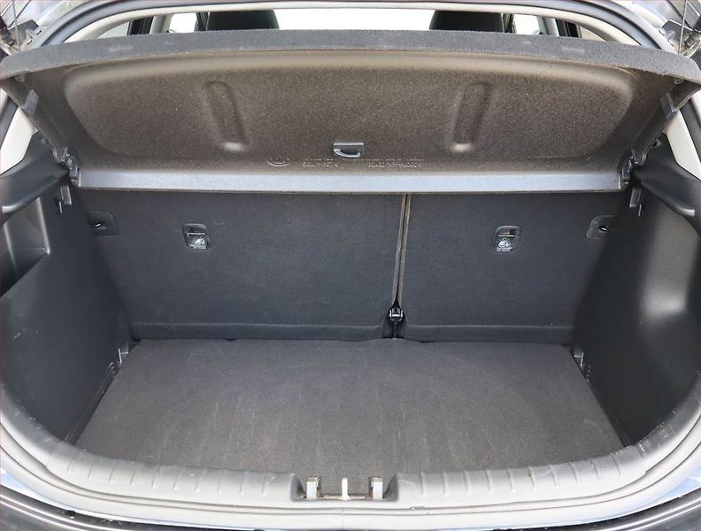 Kia Rio (2017) 1.4 CVVT, Serv.kniha, Tempomat - fotka 13 z 17