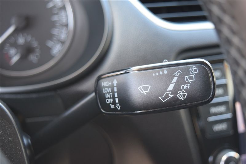 Škoda Octavia 2,0 TDI 110KW DSG TAŽNÉ NAVI - fotka 36 z 47