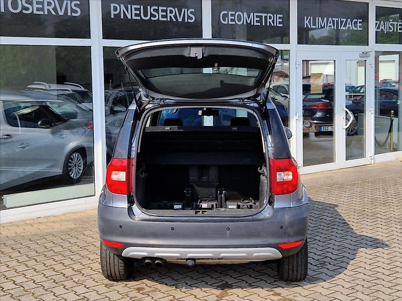 Škoda Yeti 2,0 TDI AC NAVI VÝHŘEVY - fotka 9 z 30