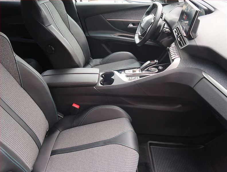 Peugeot 3008 (2022) 1.2 PureTech - fotka 9 z 17