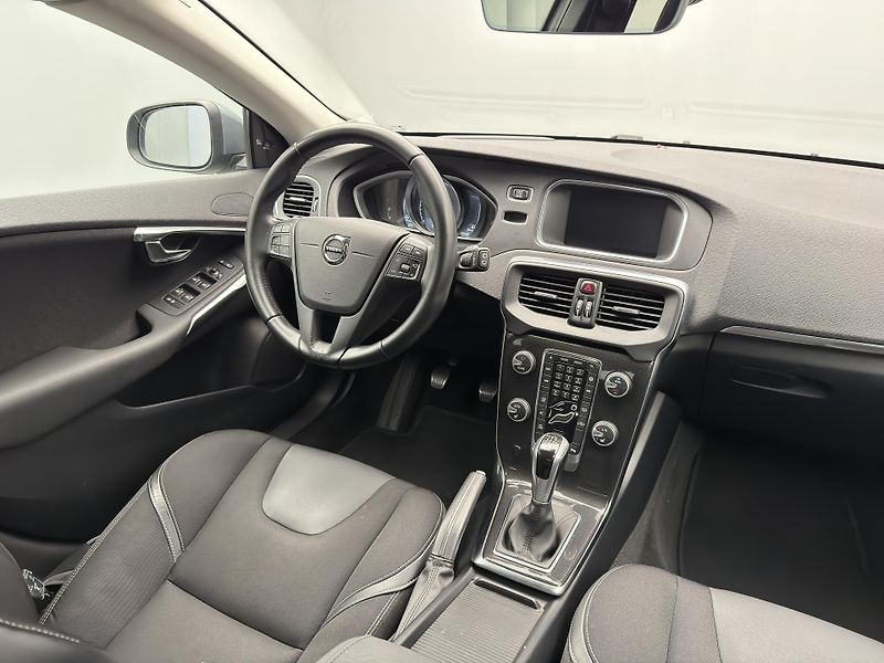 Volvo V40 D2 KINETIC  - fotka 24 z 47