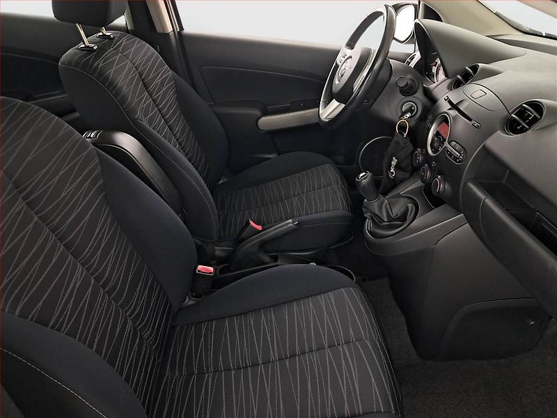 Mazda 2 (2008) 1.3 i, rezervace - fotka 9 z 15