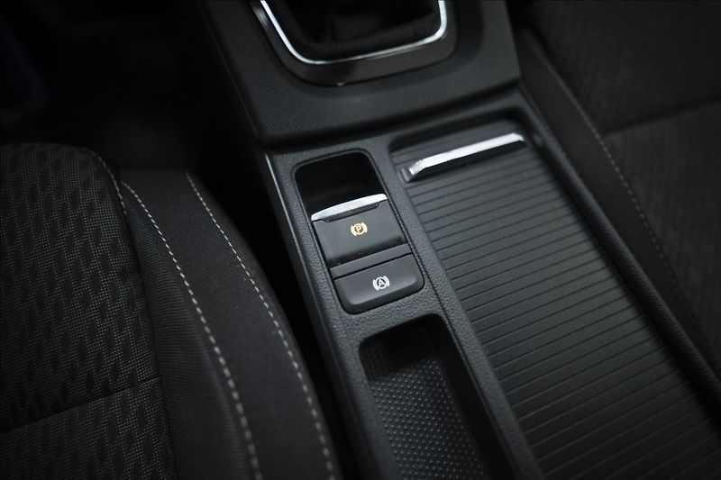 Škoda Octavia 2,0 TDI ČR KEYLESS VÝHŘEV ČR - fotka 25 z 39