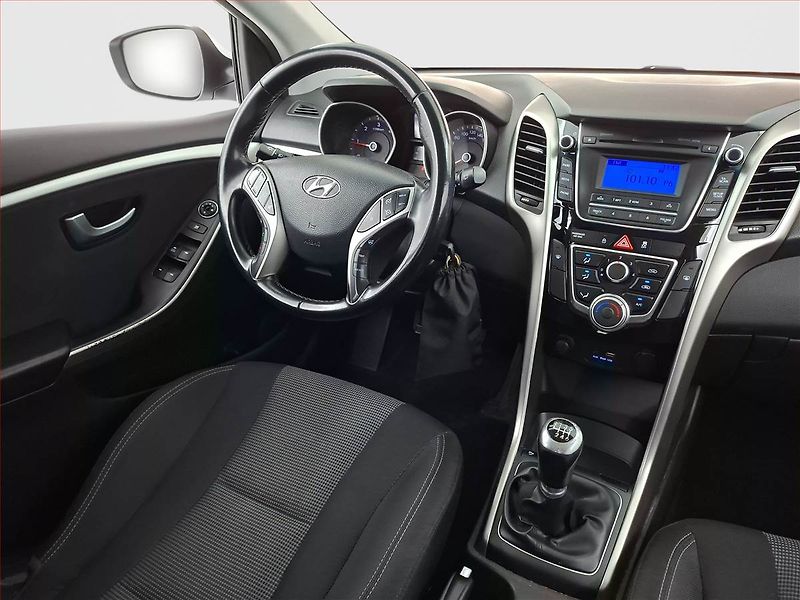 Hyundai i30 (2017) 1.6 CRDi, Tempomat - fotka 7 z 16
