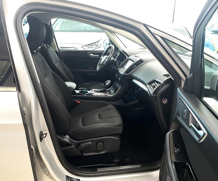 Ford S-MAX Titanium 132kW AT AWD, 7 MÍST - fotka 13 z 31