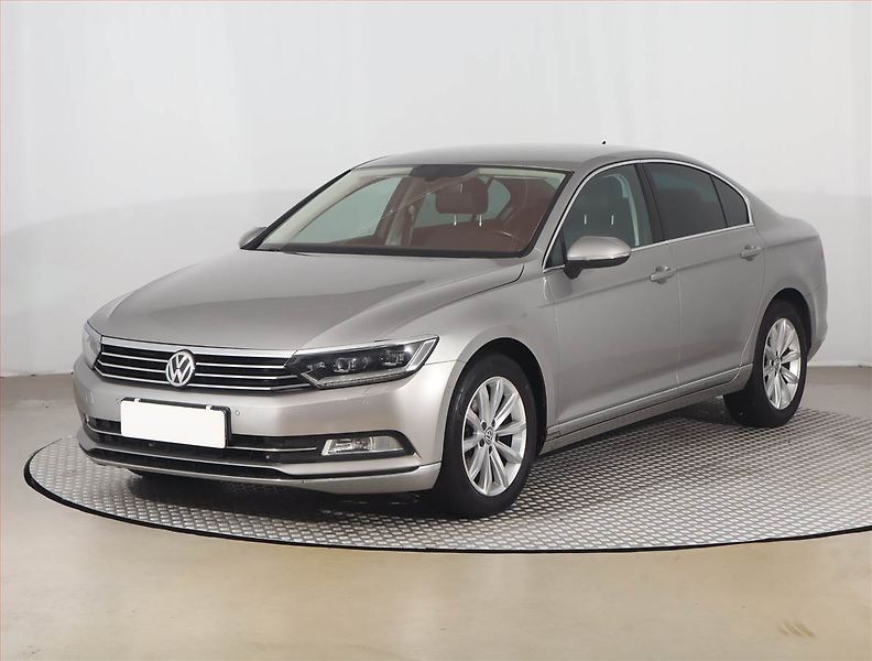 Volkswagen Passat (2015) 1.8 TSI, Automat, Serv.kniha - fotka 2 z 24