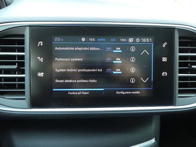 Peugeot 308 (2019) SW ALLURE 1.5 BlueHDi 130 MAN6 - fotka 20 z 27