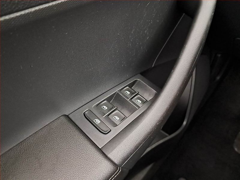 Škoda Rapid (2017) Spaceback 1.2 TSI, Serv.kniha - fotka 18 z 19