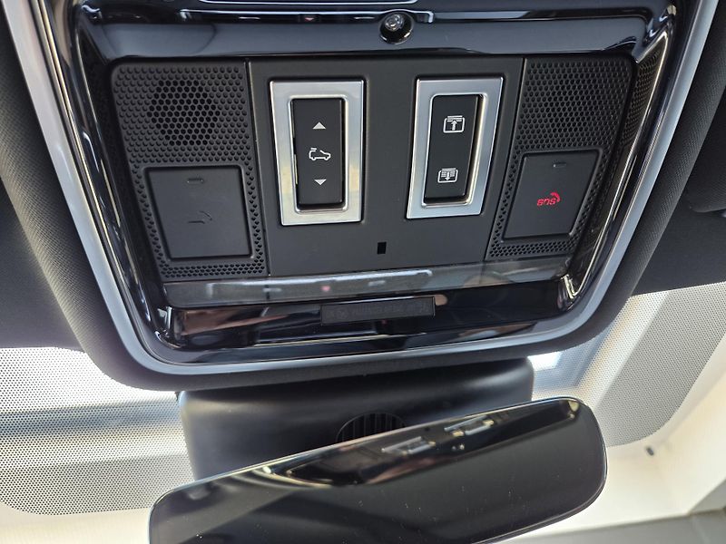 Land Rover Range Rover Velar D300 R-D SE HUD PANO TOPservis - fotka 44 z 47
