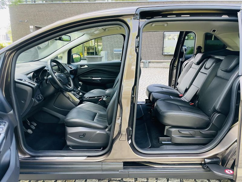 Ford Grand C-MAX 2.0TDCi MAN TAŽNÉ 1MAJITEL - fotka 30 z 50