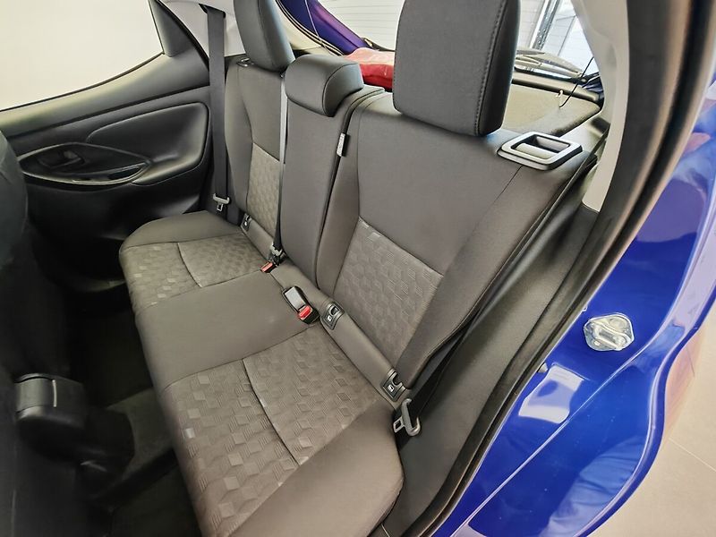 Toyota Yaris 1.5 Hybrid Comfort - fotka 13 z 29