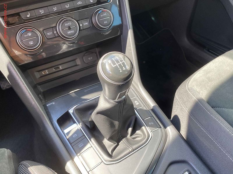 Volkswagen Tiguan (2016) 2.0 TDi, Highline, LED, navi - fotka 17 z 21