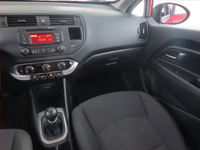 Kia Rio (2013) 1.25 CVVT, ČR,1.maj - fotka 8 z 14