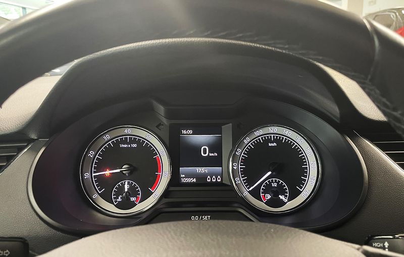 Škoda Octavia 1,5TSI Style Sport, ČR, 1.MAJ. - fotka 14 z 21