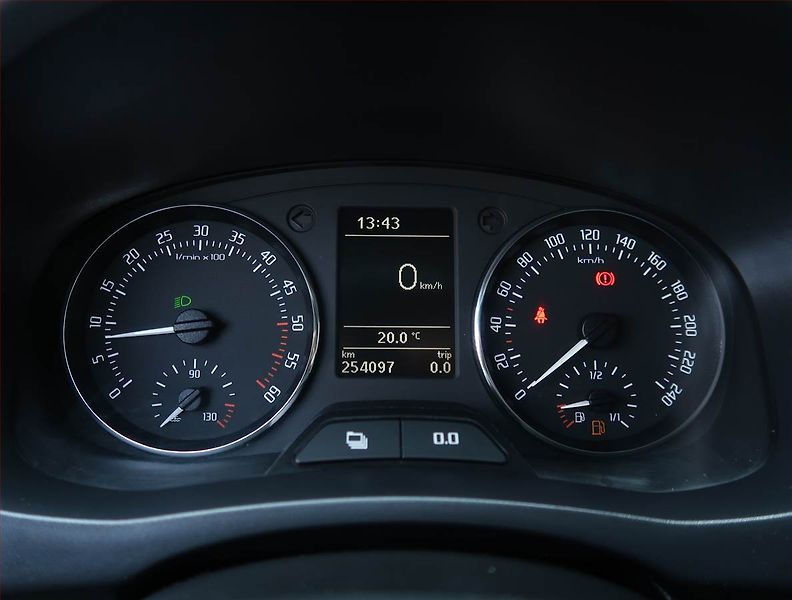 Škoda Roomster (2011) 1.6 TDI, po STK, jezdí dobře - fotka 11 z 17