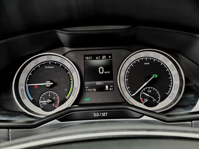 Škoda Superb 1,4 Rezervace!TSI,PHEV,DSG,LED - fotka 21 z 50