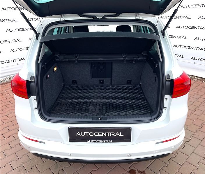 Volkswagen Tiguan 2,0 TDi,103kW,R-line,4x4,serv. - fotka 9 z 22