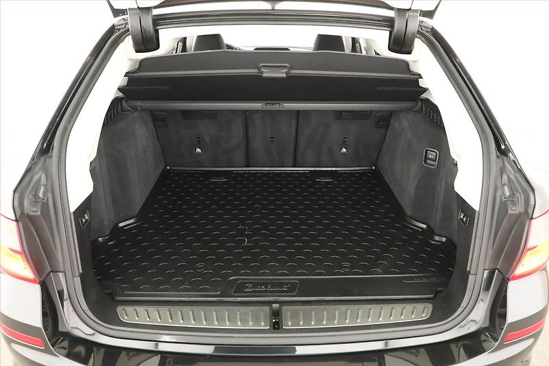 BMW Řada 5 (2017) 520d xDrive, 4X4, Automat - fotka 18 z 19