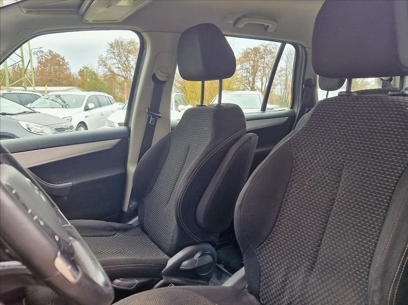 Citroën C4 Picasso 1,6 HDi 80kW AUTOKLIMA 7MIST - fotka 15 z 23