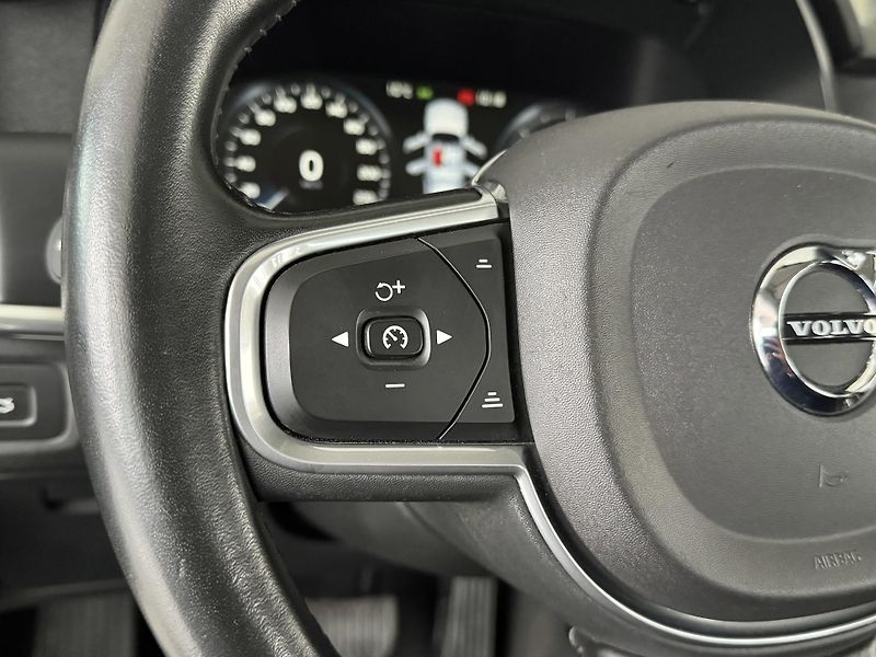 Volvo S90 D4 Aut*140kW*LED*Kamera*Tažné - fotka 26 z 33