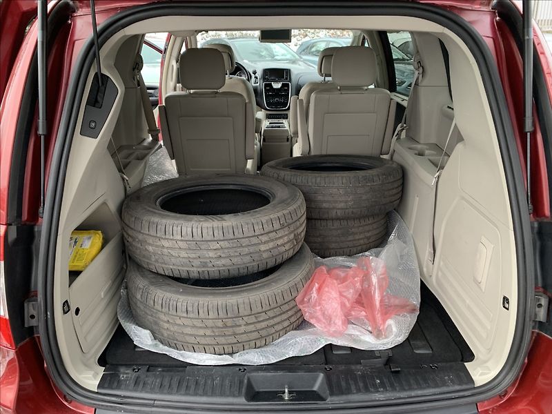 Chrysler Town & Country 3,6 i V6 7.MÍST - fotka 16 z 18