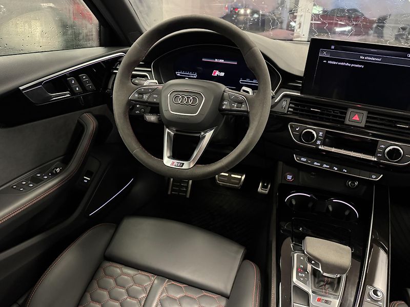 Audi RS 4 (2023) 2,9TFSi Avant quattro MATRIX - fotka 11 z 38