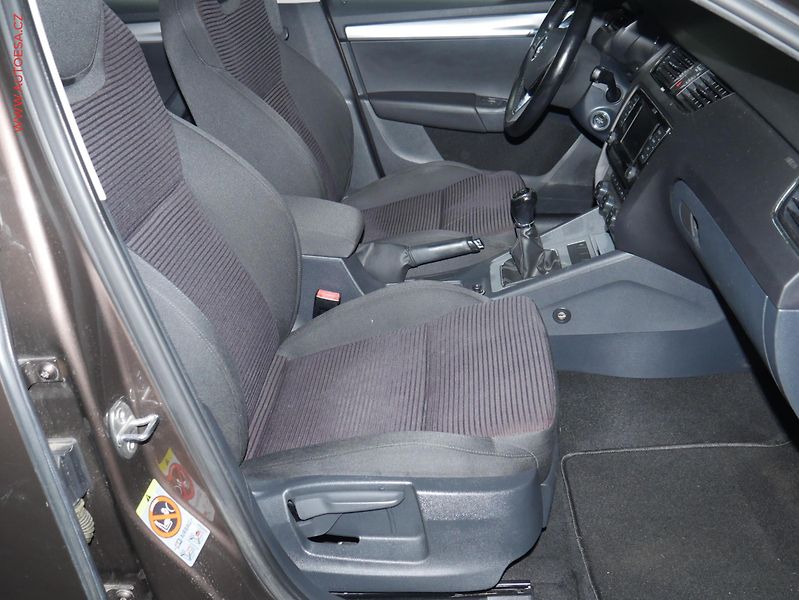 Škoda Octavia (2013) 1.6 TDi, ČR, Sport, bixen, - fotka 12 z 21