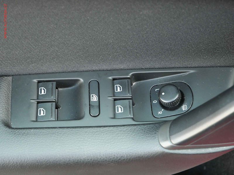 Volkswagen Passat (2013) 2.0 TDi, 1.maj,ČR, DSG - fotka 11 z 20